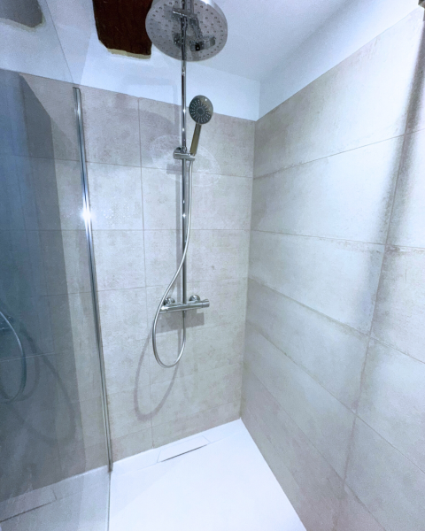 douche, receveur extra plat, colonne de douche, faïence murale, paroi de douche