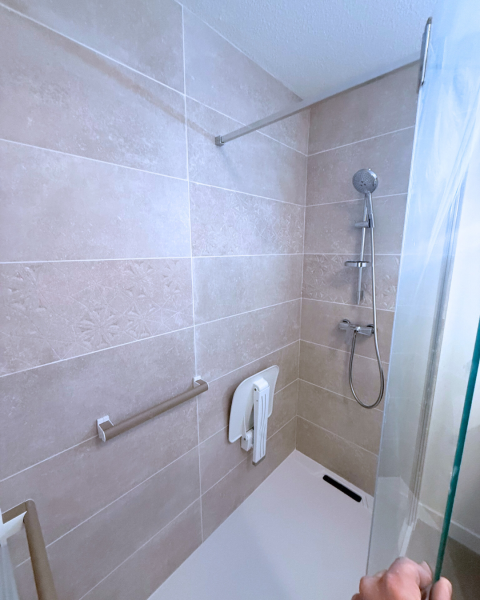 Rénovation et optimisation d'une salle de bain de 8m2 par une entreprise spécialisée dans les salle de bain en Haute-Garonne.